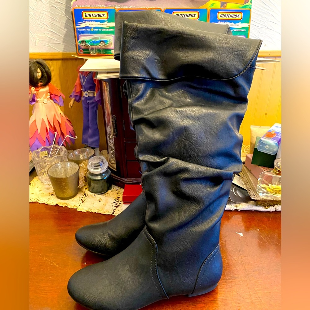 Women’s black knee boots